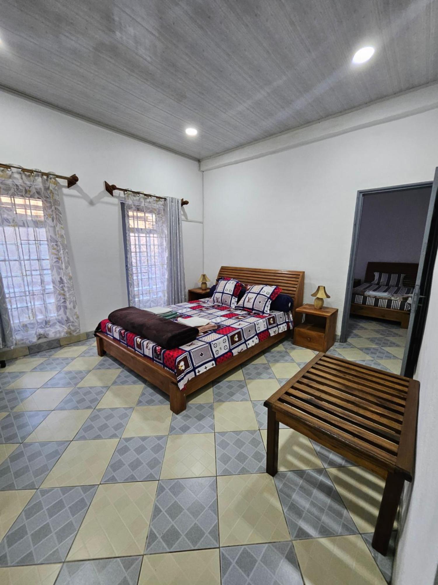 Chez Joel Bed and Breakfast Antsirabe Buitenkant foto